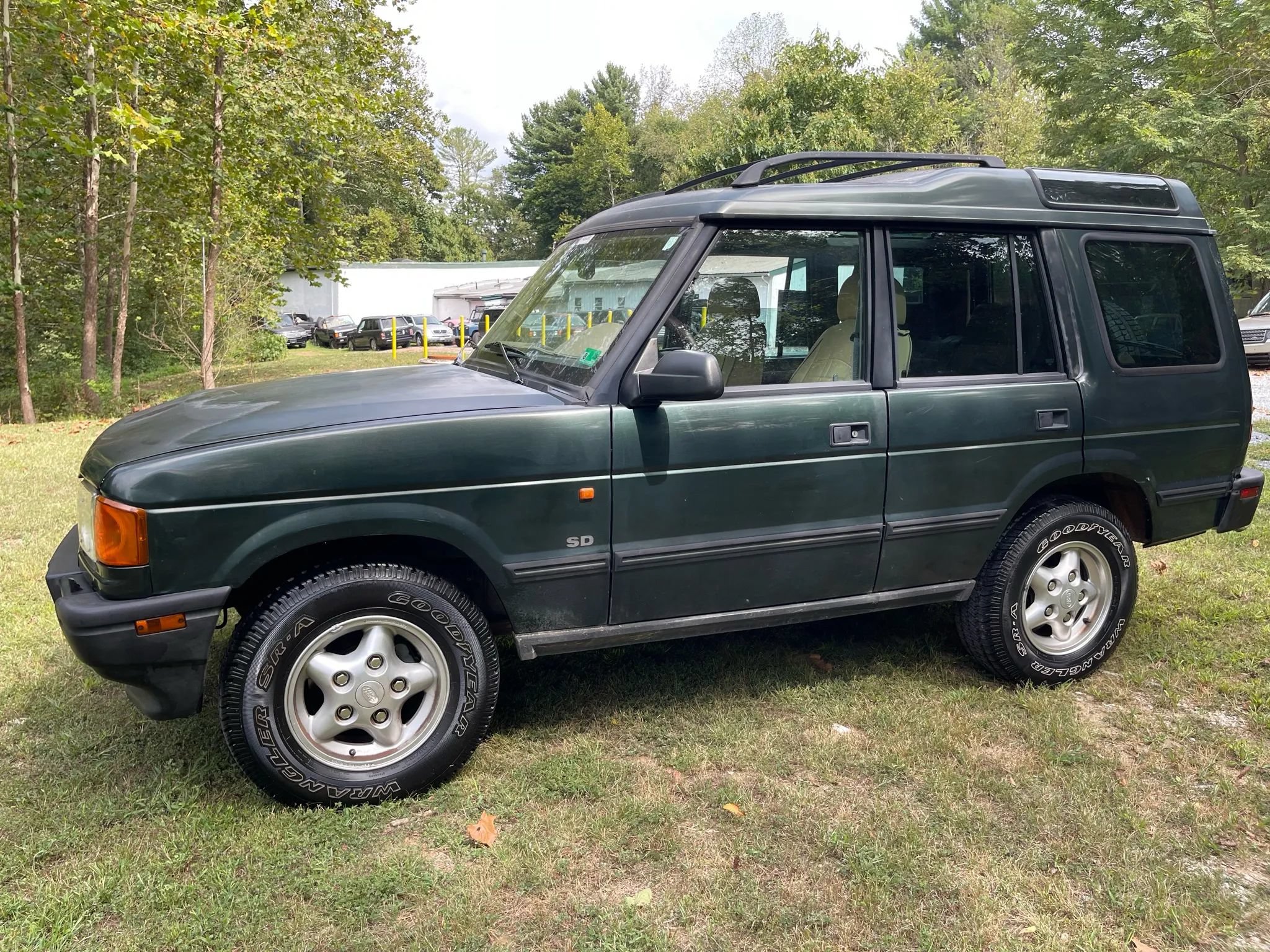 Used 1999 Land Rover Discovery SD AWD/4WD image 2