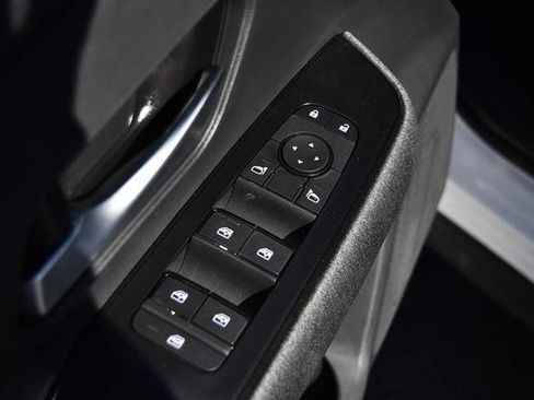 New 2026 Nissan Kicks SV image 9