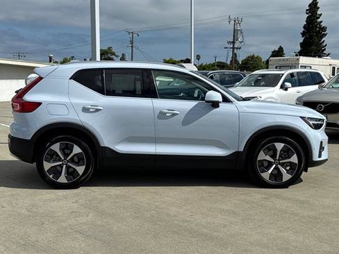 Certified 2025 Volvo XC40 B5 Plus AWD/4WD image 2
