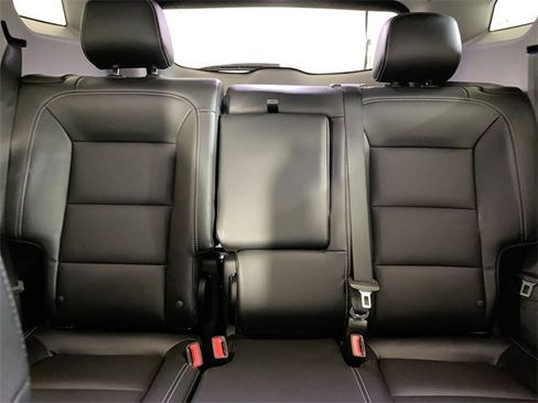 Used 2023 GMC Terrain SLT image 13