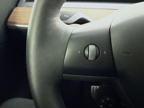 Used 2022 Tesla Model Y Performance image 11