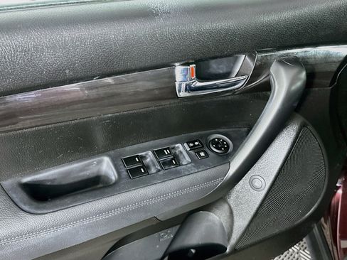 Used 2013 Kia Sorento LX w/ Convenience Pkg FWD image 15