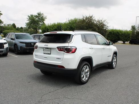 Used 2025 Jeep Compass Latitude w/ Sun & Sound Group AWD/4WD image 38
