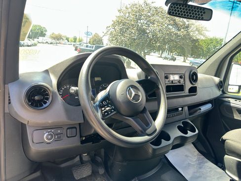 Used 2023 Mercedes-Benz Sprinter 2500 image 22