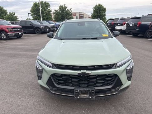 Used 2025 Chevrolet Trax ACTIV w/ Driver Confidence Package FWD image 2
