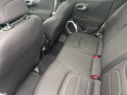 Used 2019 Jeep Renegade Latitude w/ Cold Weather Group image 11