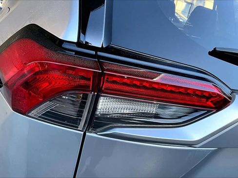 Used 2019 Toyota RAV4 Limited w/ Cold Weather Package FWD image 29