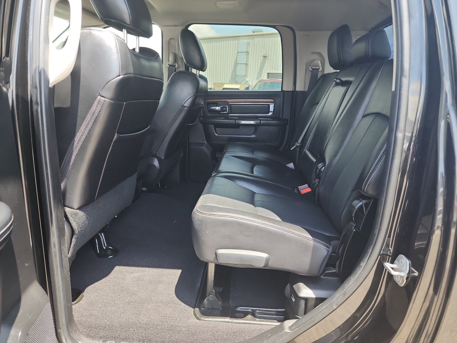 Used 2018 RAM 2500 Laramie w/ Sport Appearance Group AWD/4WD image 27