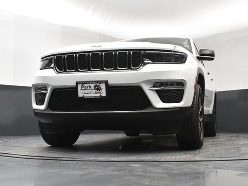 Used 2024 Jeep Grand Cherokee Limited AWD/4WD image 20