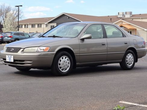 Used 1998 Toyota Camry CE image 11