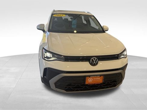 Used 2025 Volkswagen Taos SE w/ Panoramic Sunroof Package image 10