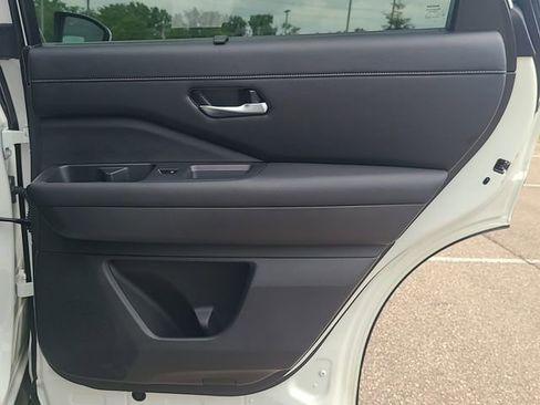 Used 2024 Nissan Pathfinder SL AWD/4WD image 31