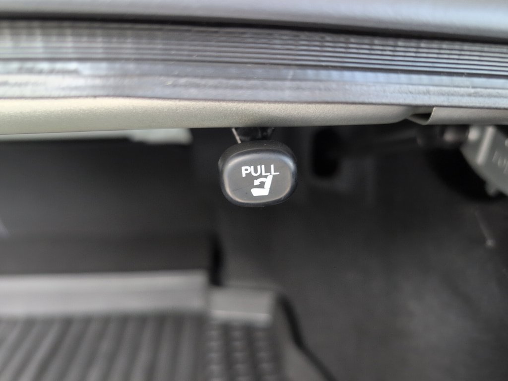 Used 2023 Toyota Camry XLE FWD image 37