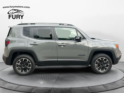 Used 2023 Jeep Renegade Latitude AWD/4WD image 2