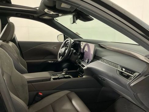 Used 2024 Lexus RX 450h AWD w/ Luxury Package image 28