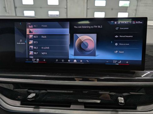Used 2024 BMW X5 xDrive40i w/ M Sport Package AWD/4WD image 25