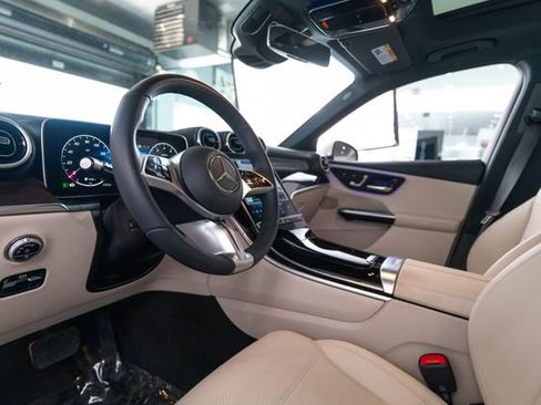 Certified 2023 Mercedes-Benz GLC 300 4MATIC image 4