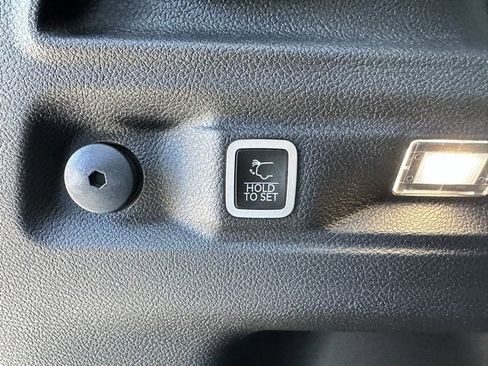 New 2025 Jeep Grand Cherokee L Altitude image 32