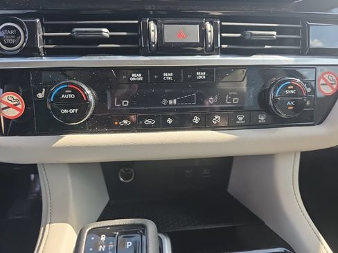 Used 2024 Nissan Pathfinder SV FWD image 16