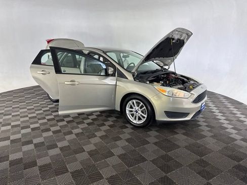 Used 2016 Ford Focus SE w/ SE Power Seat Package FWD image 15