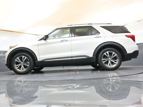 Used 2020 Ford Explorer Platinum w/ Premium Technology Package AWD/4WD image 32