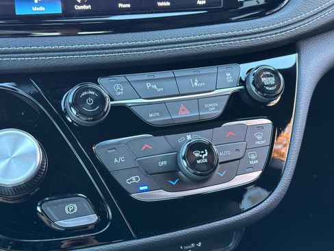 New 2026 Chrysler Pacifica Select image 19