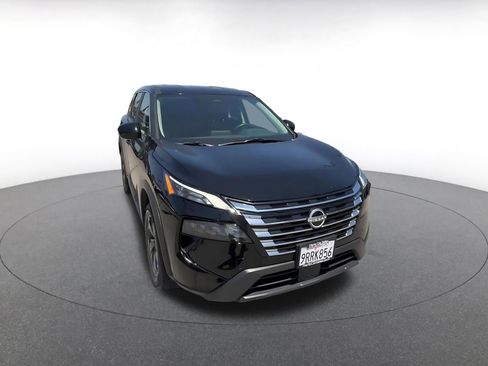 Used 2025 Nissan Rogue SV FWD image 3