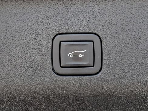 Used 2023 GMC Yukon SLT AWD/4WD image 32