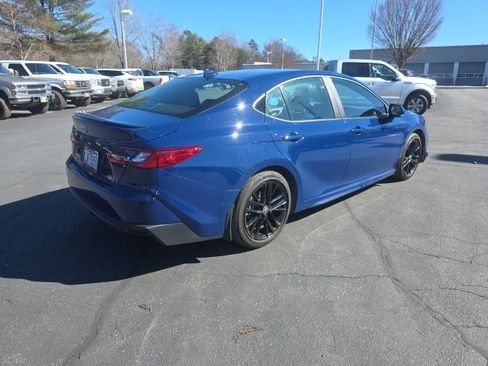 Used 2025 Toyota Camry SE image 7