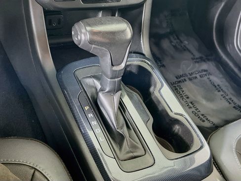 Used 2021 Chevrolet Colorado Z71 AWD/4WD image 16