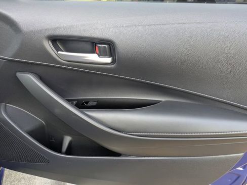 Used 2025 Toyota Corolla SE w/ SE Package image 32