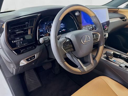Used 2025 Lexus RX 350 Premium image 9