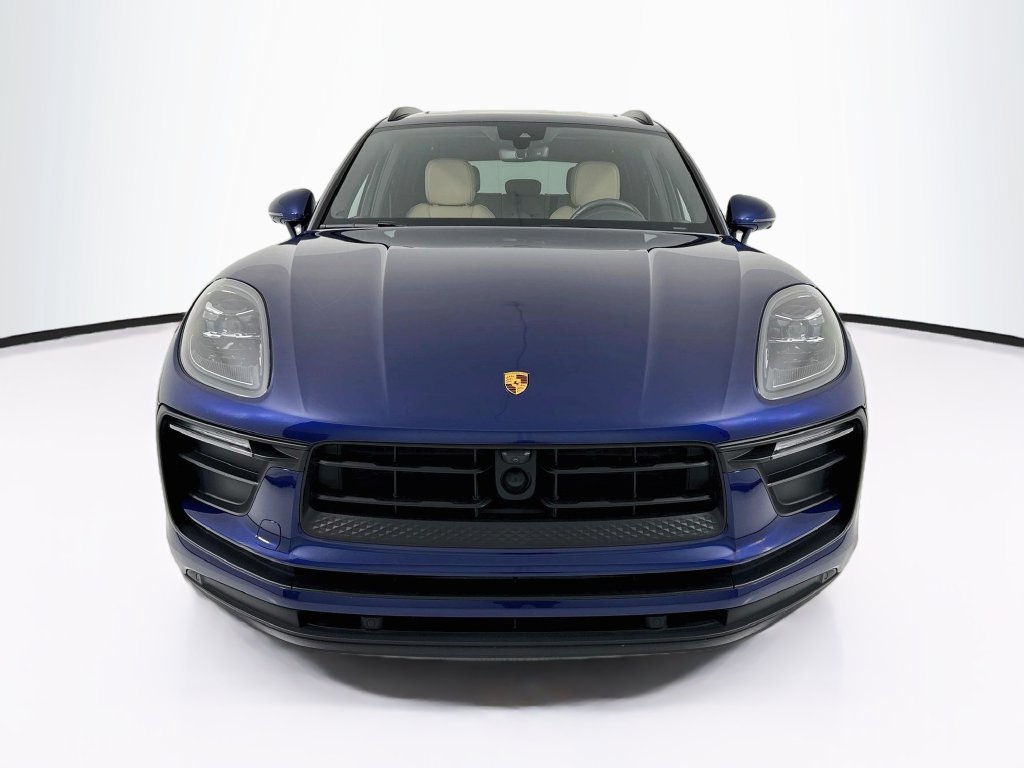 Certified 2025 Porsche Macan AWD/4WD image 6