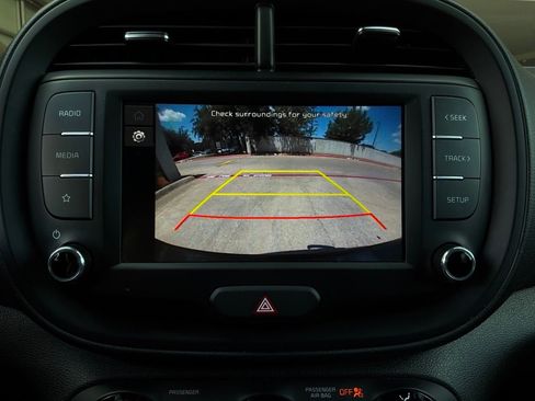 Used 2025 Kia Soul LX w/ LX Technology Package FWD image 29