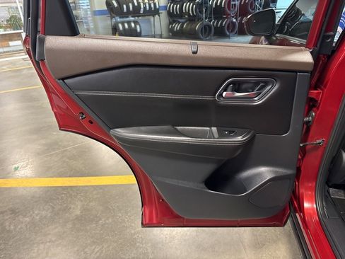 Used 2021 Nissan Rogue SV w/ Premium Package image 26