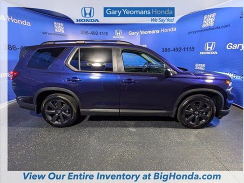Certified 2025 Honda Pilot Sport image 3