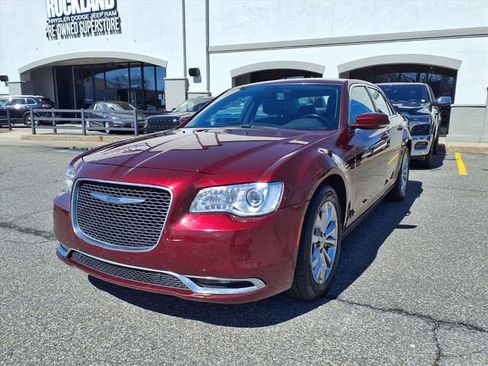Used 2021 Chrysler 300 Touring L image 4