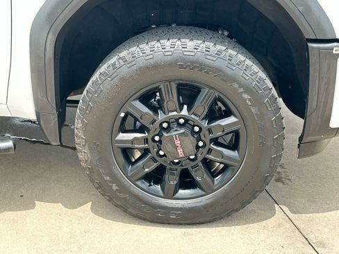 Used 2025 GMC Sierra 2500 AT4 AWD/4WD image 10