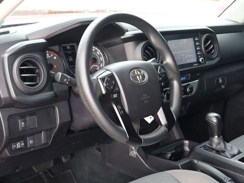 Used 2022 Toyota Tacoma SR AWD/4WD image 12