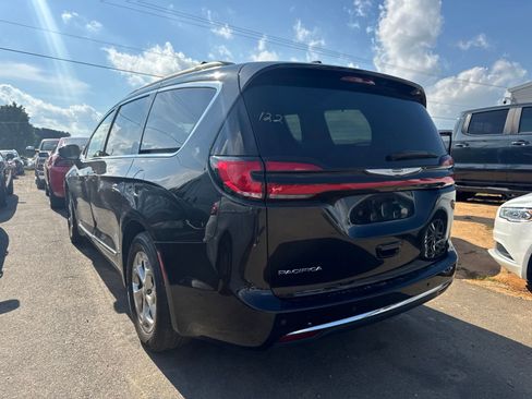 Used 2022 Chrysler Pacifica Limited FWD image 7
