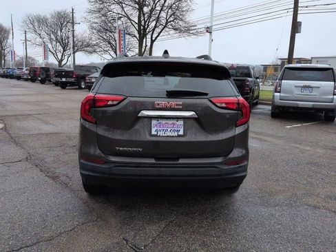 Used 2019 GMC Terrain SLE w/ Driver Convenience Package FWD image 4