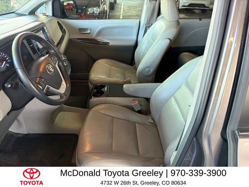 Used 2017 Toyota Sienna XLE w/ XLE Navigation Package AWD/4WD image 9
