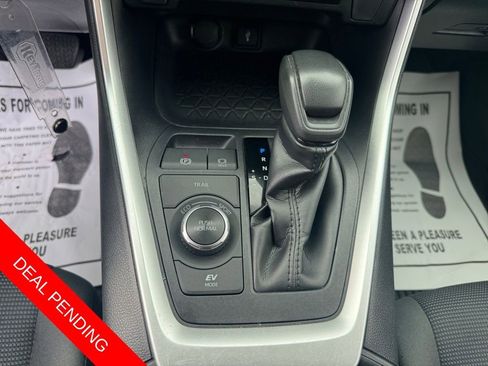 Used 2022 Toyota RAV4 LE AWD/4WD image 18