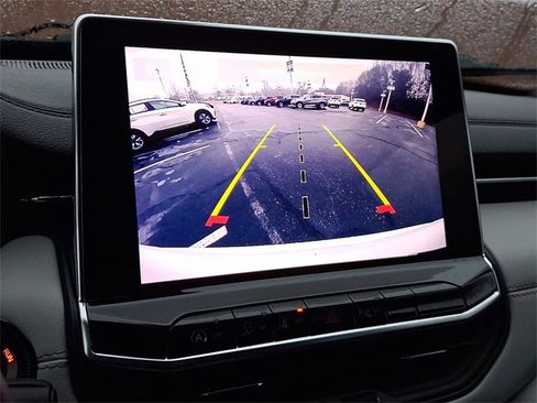 Used 2024 Jeep Compass Limited image 18