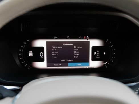 Used 2023 Volvo XC60 B5 Ultimate w/ Protection Package Premier FWD image 17