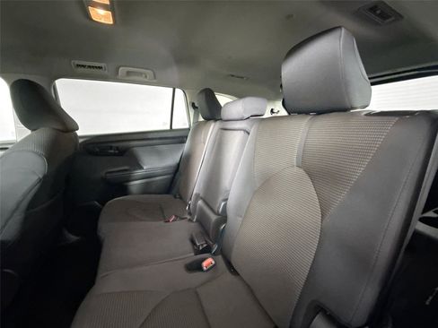 Certified 2025 Toyota Highlander LE FWD image 27
