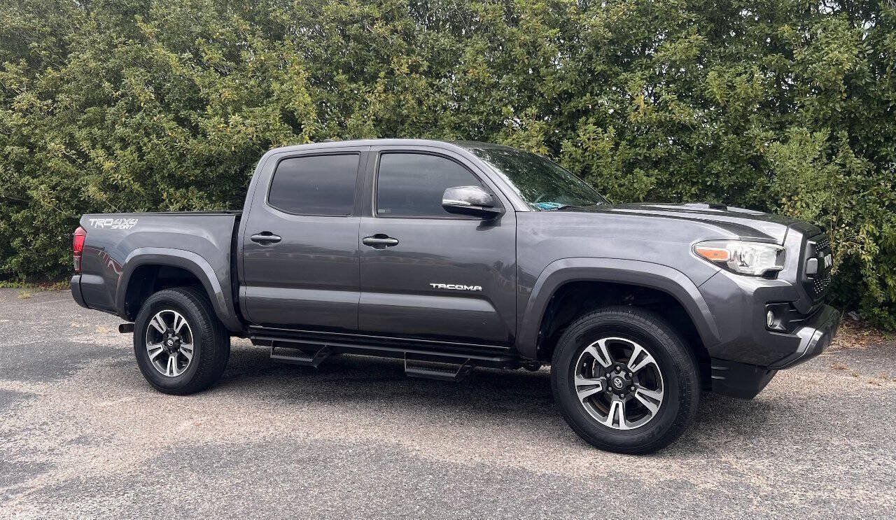 Used 2018 Toyota Tacoma TRD Sport AWD/4WD image 10