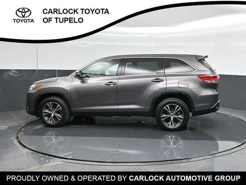Used 2019 Toyota Highlander LE FWD image 9