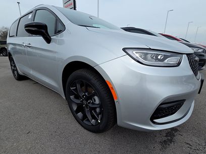 New 2026 Chrysler Pacifica Limited