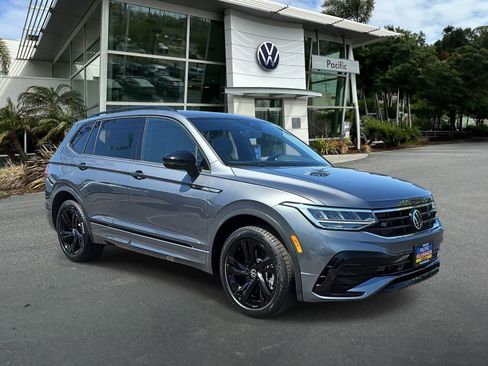 Certified 2023 Volkswagen Tiguan SE R-Line FWD image 3